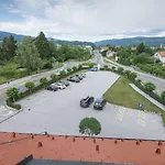 Bau فندق ماريبور